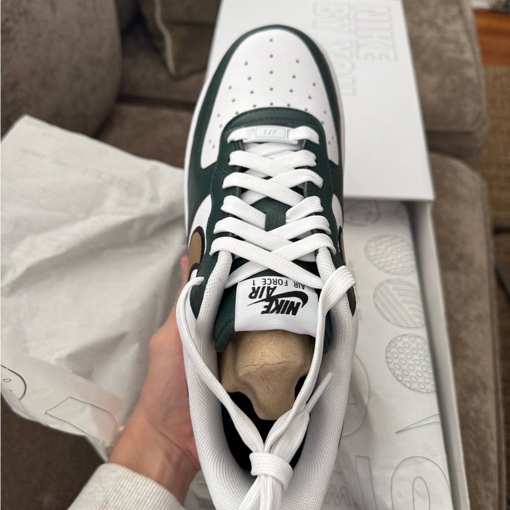 Nike Air Force 1 - custom colors in White, Forest Green & Gold Swoosh - NWT - Picture 2 of 5